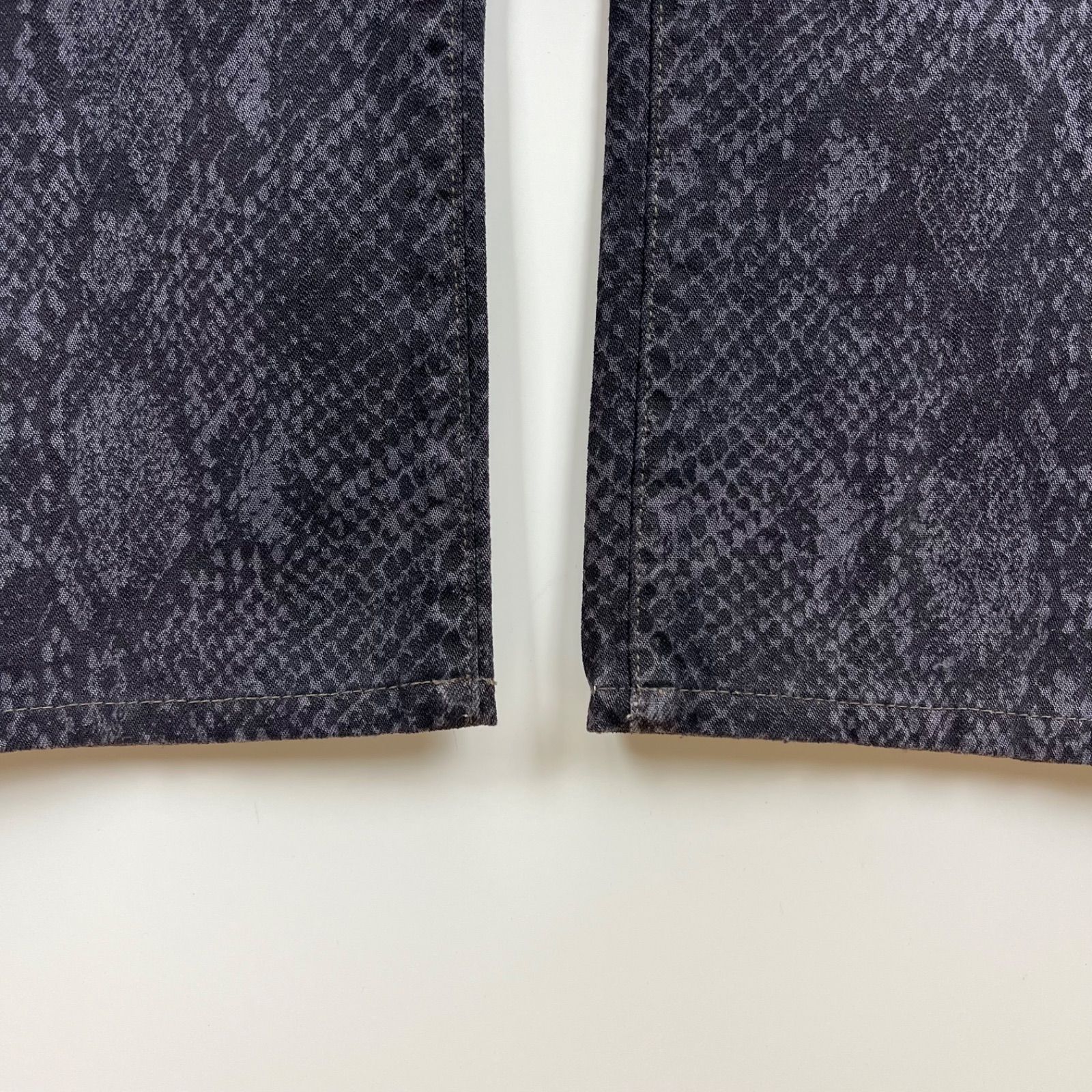 SCHLUSSEL 00s y2k archive Python pattern damaged pants 2