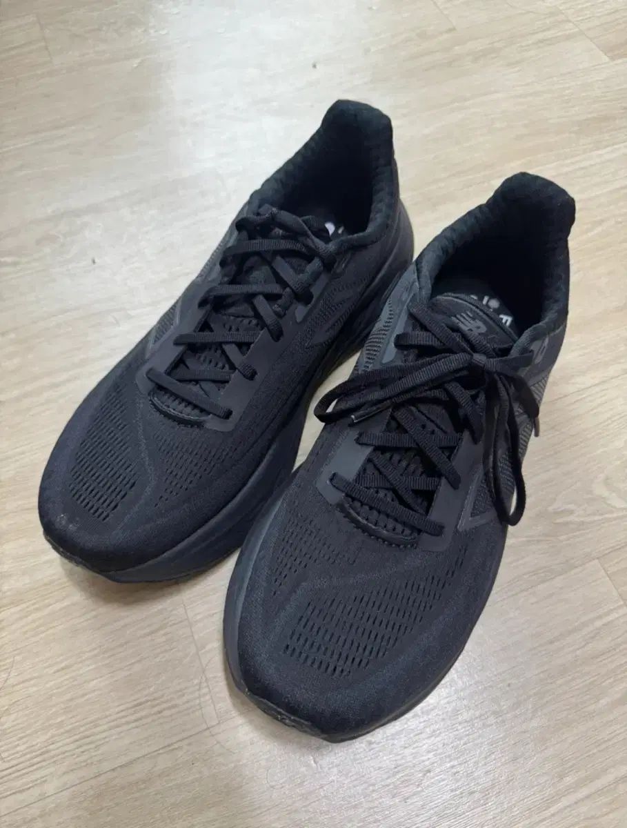 285 ニューバランス 1080v14 トリプルブラック ワイド