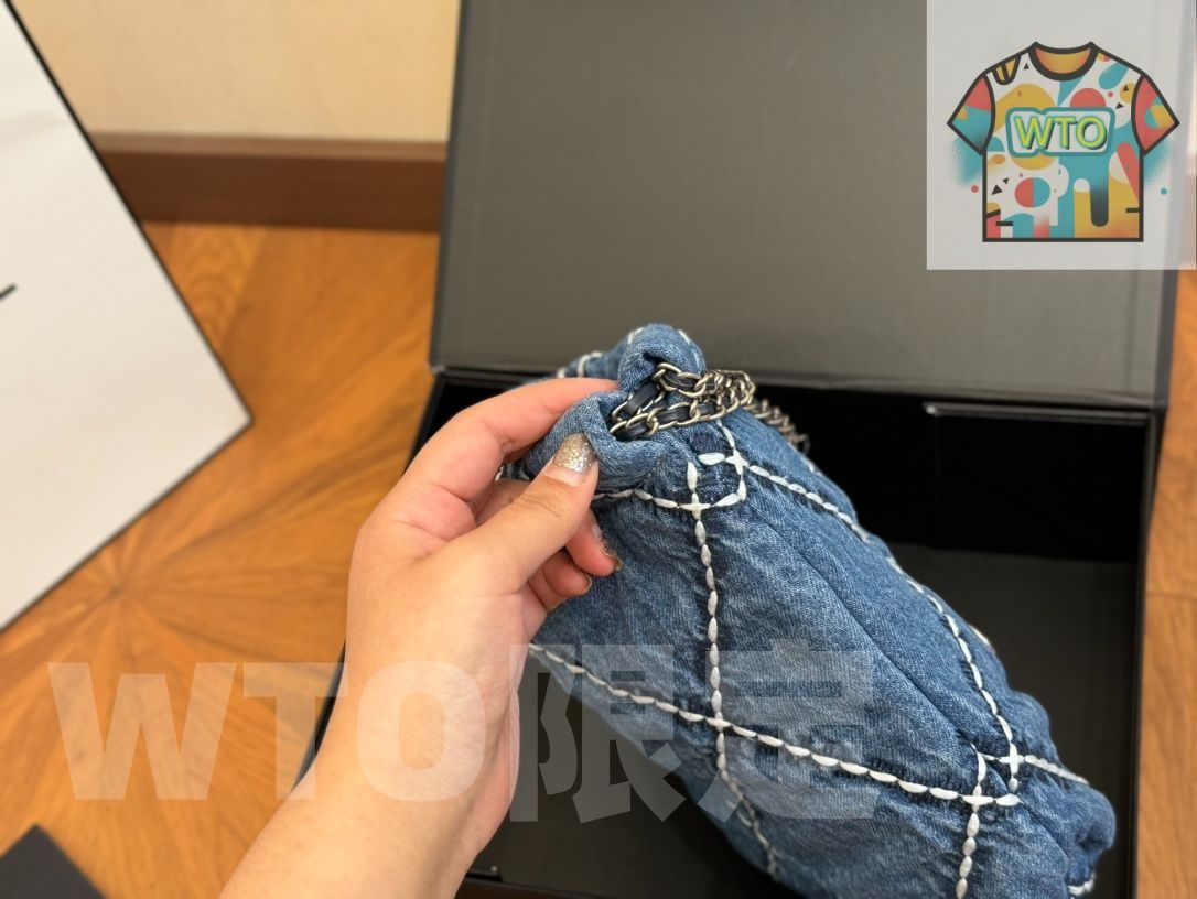 シャネルCHANELのショッピングバッグには