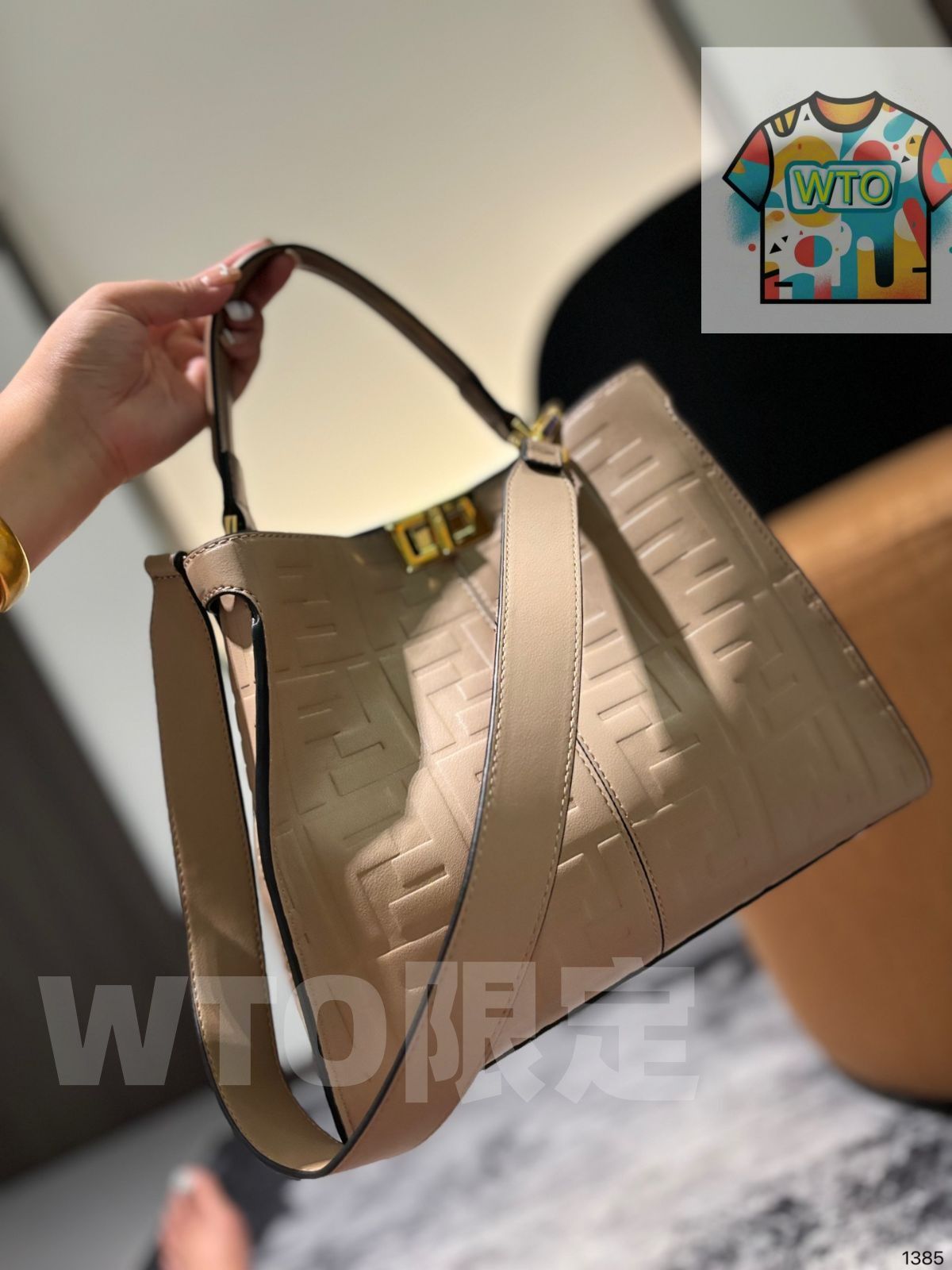 Peekabooシリーズのハンドバッグ