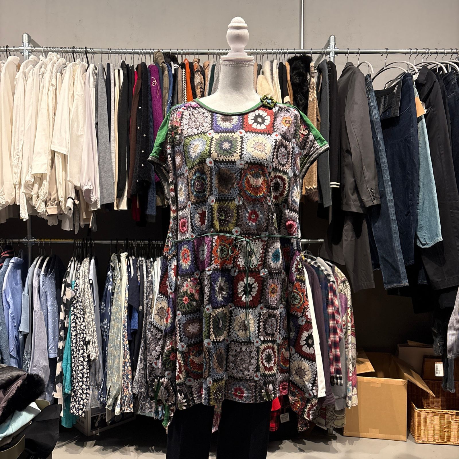 アルベロベロ OLLEBOREBLA オレボレブラ ブタさん おはな モチーフ編み アップリケ サイドスリット 変形 フレンチスリーブ 半袖ワンピース レディース 転写 お呼ばれ デート オフィスカジュアル 食事会 シャツ