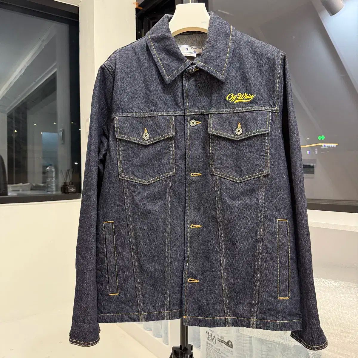オフホワイト チェスト ロゴ デニム ジャケット