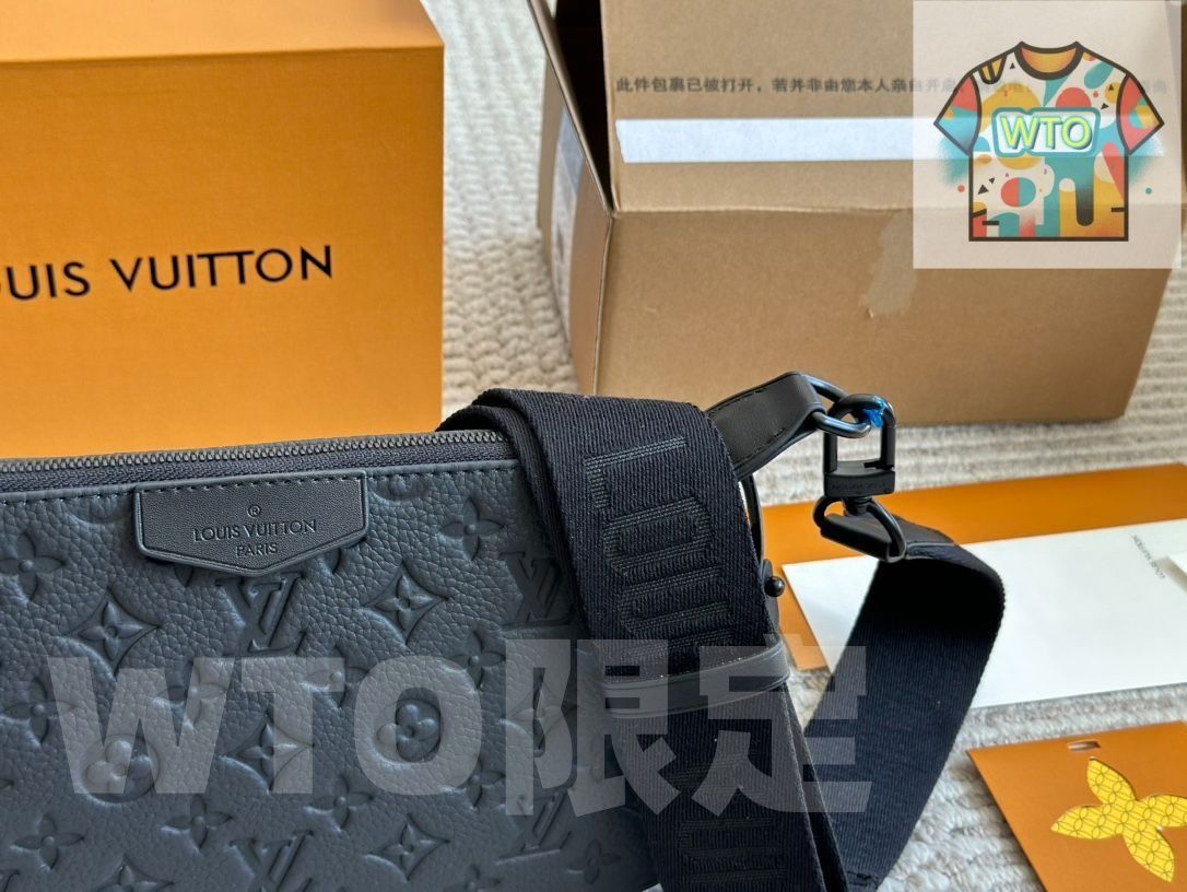 Vuittonメンズリュックサック 小銭入れ