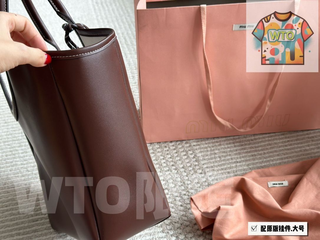 miumiu トートバッグ