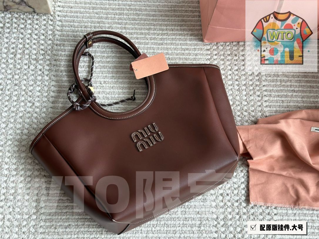 miumiu トートバッグ