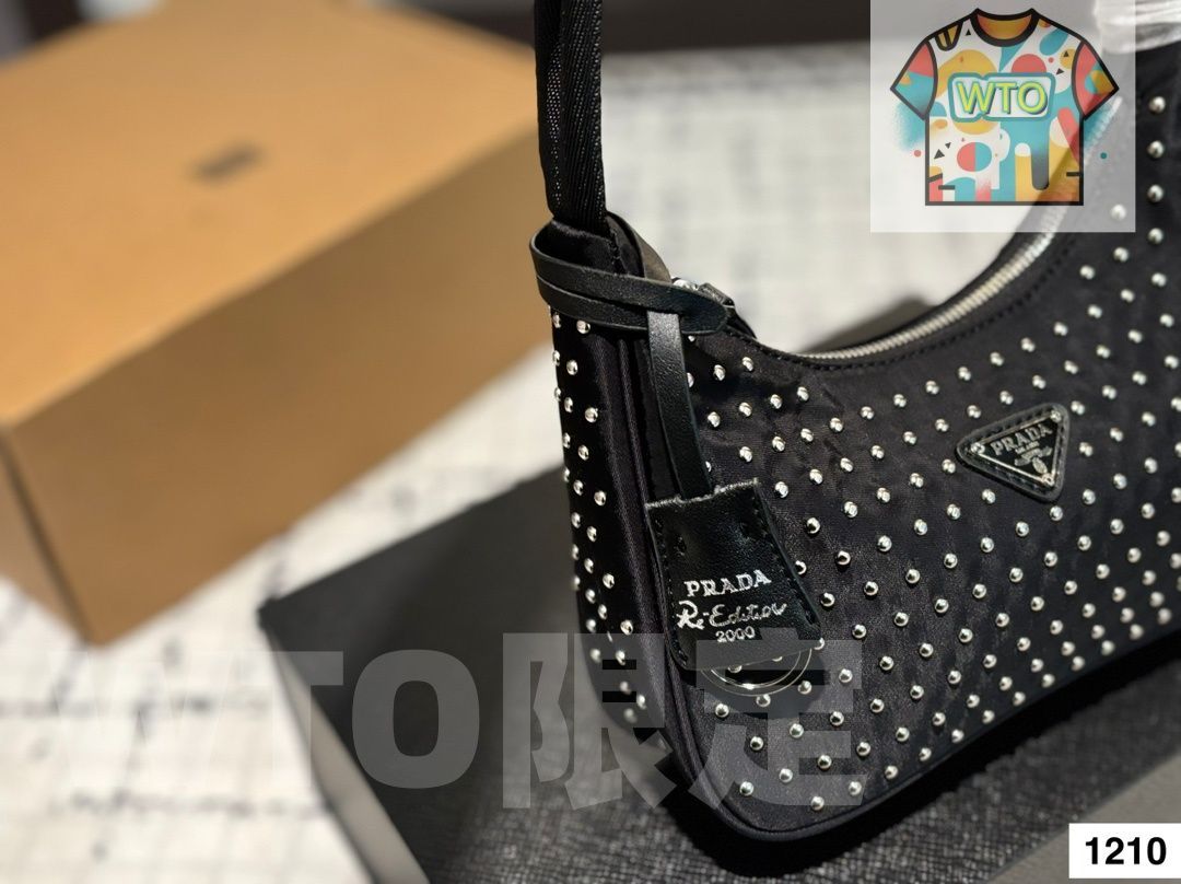PRADA レザー アンダーアームバッグ -WTO輸入-OOV 62