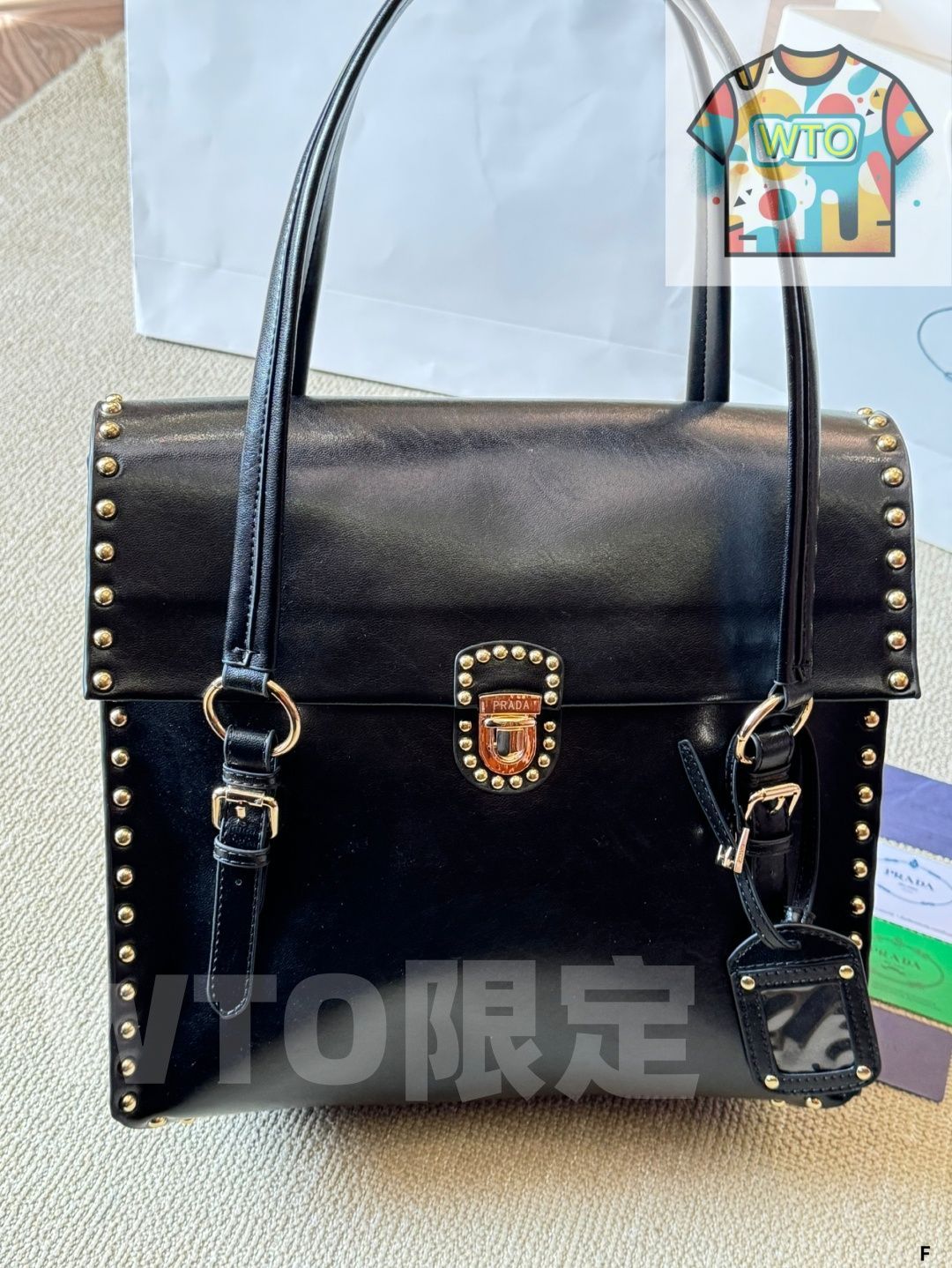 PRADA レトロショルダーバッグ - チョコレート ヴィンテージ風