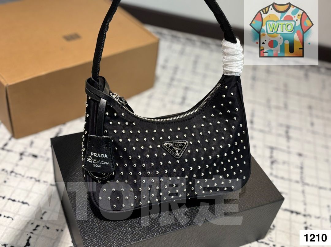 PRADA レザー アンダーアームバッグ 21 12 cm WTO輸入 WWI 62