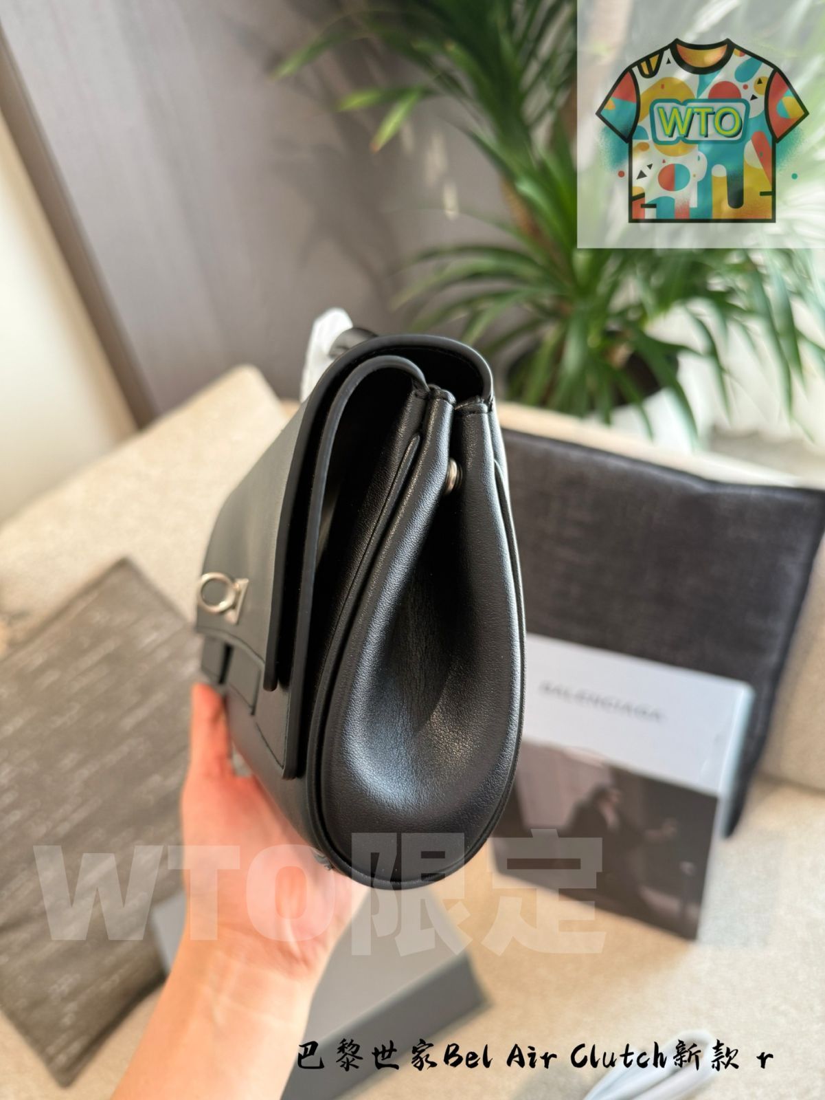 アンダーアームバッグ