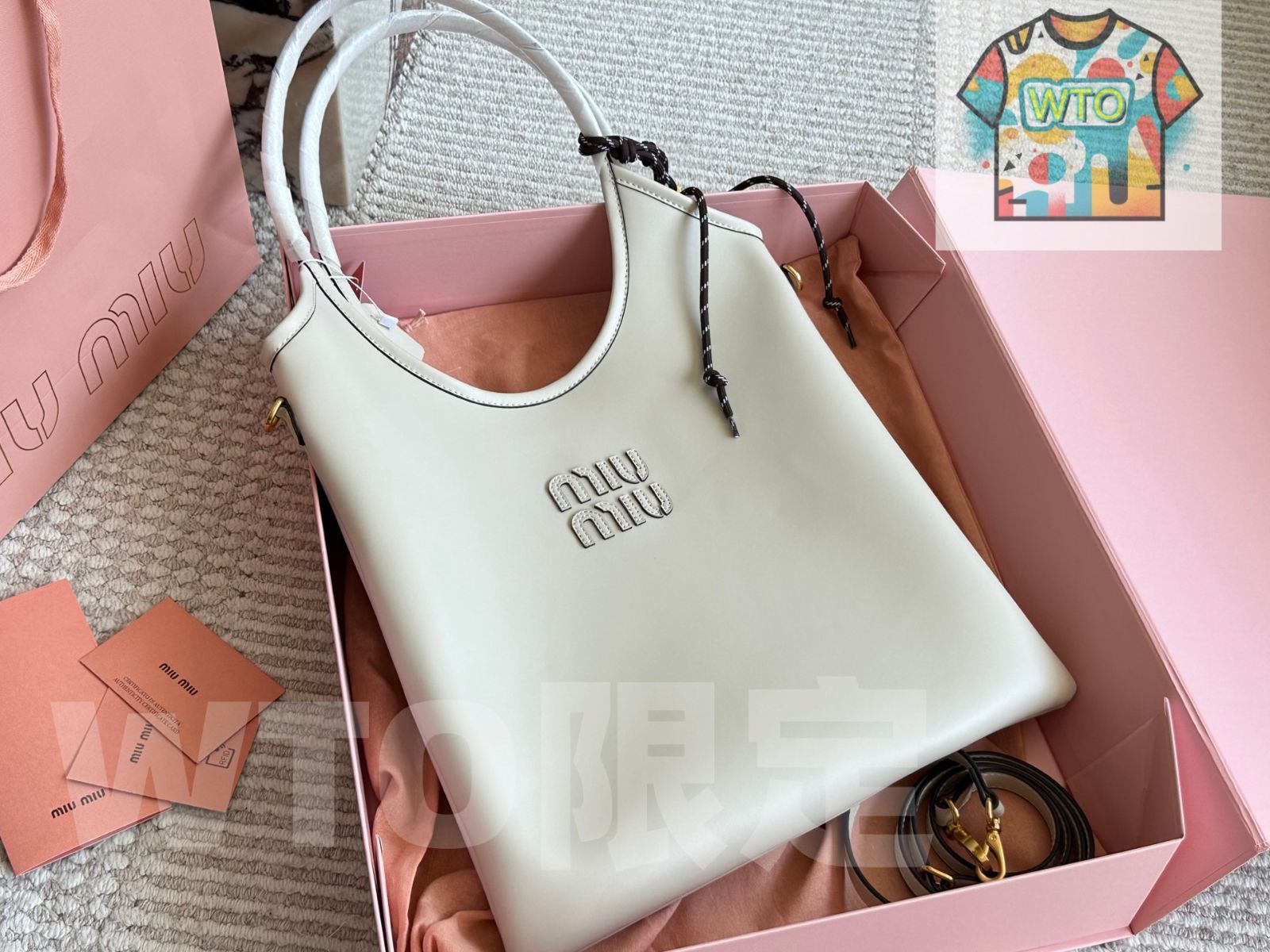  MIU トートバッグ - スタイリッシュな大型サイズ ハンドバッグ バッグ