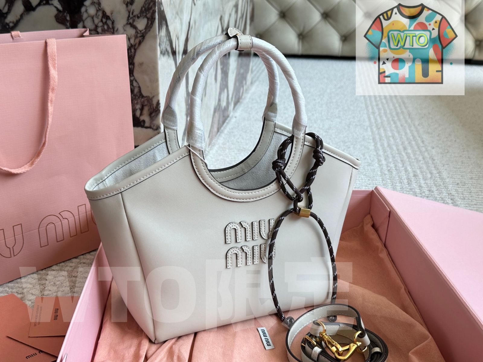 MIU モデル レザートートバッグ - コンパクトサイズ