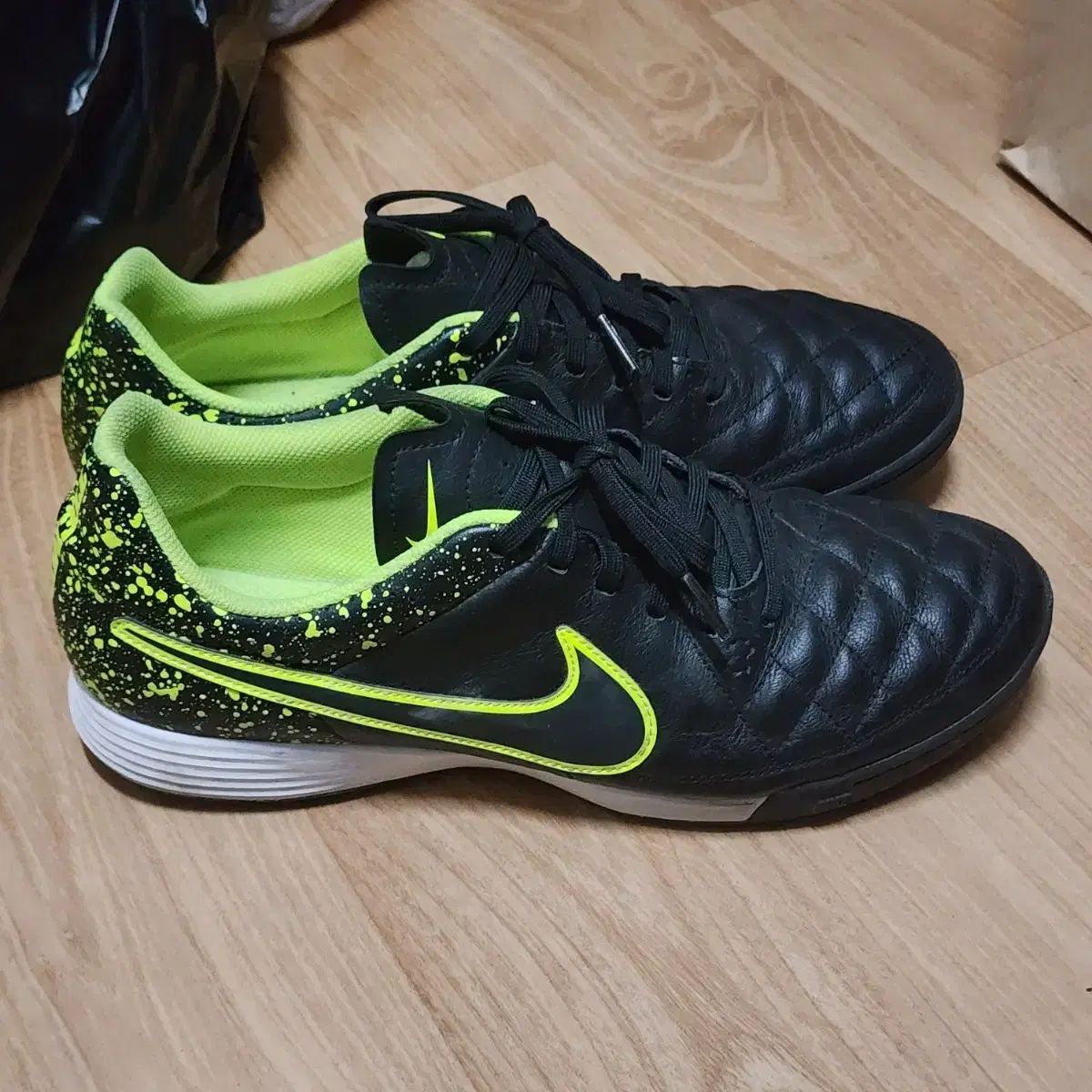 NIKE ティエンポ フットサルシューズ 275 メンズ スニーカー サッカーシューズ