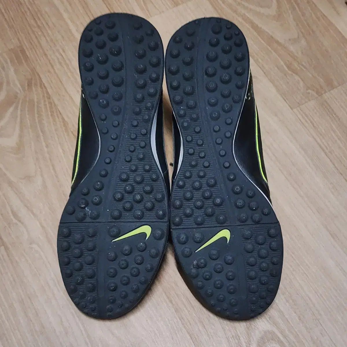  NIKE ティエンポ フットサルシューズ 275 メンズ スニーカー サッカーシューズ フットサルシューズ シューズ