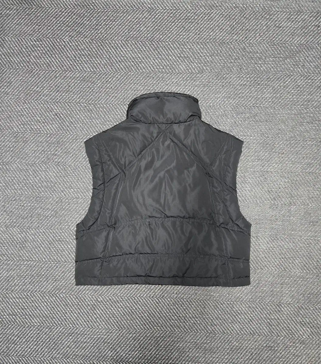 MYNAMEIS ブラック ハーフジップ ダウンベスト