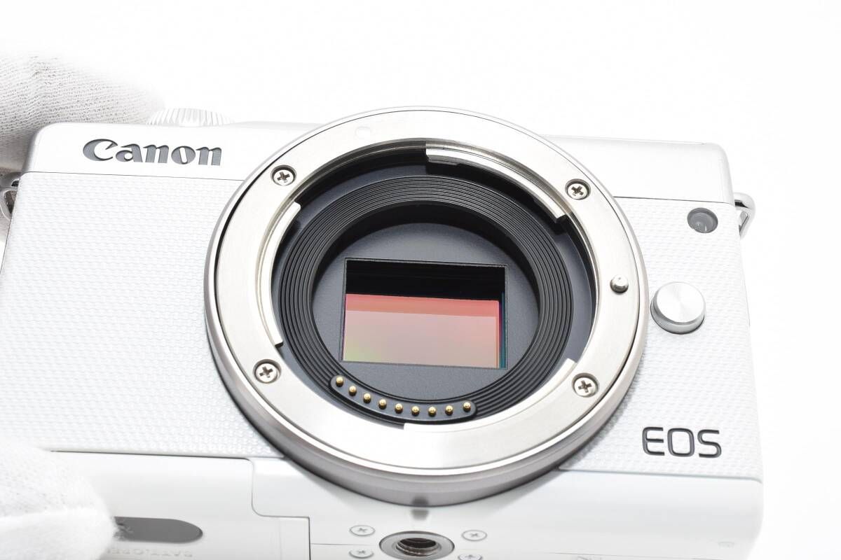 EOS M100