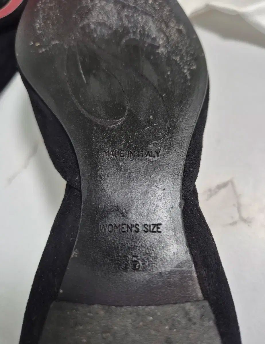 ヴィヴィエ スウェード