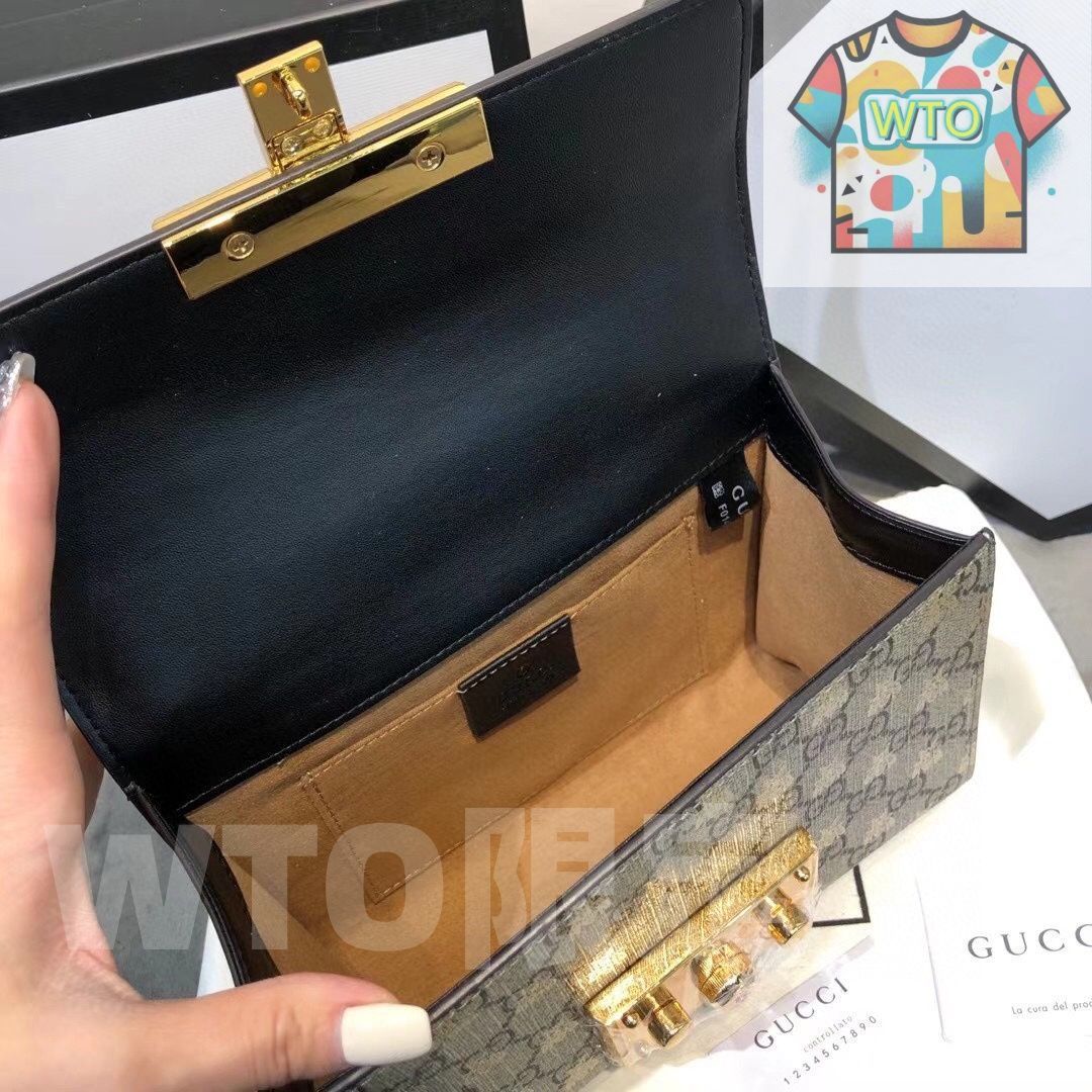 409487 フォルムショルダーバッグ