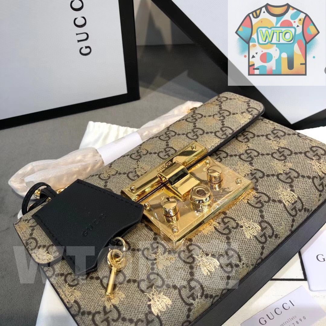 フォルムショルダーバッグ