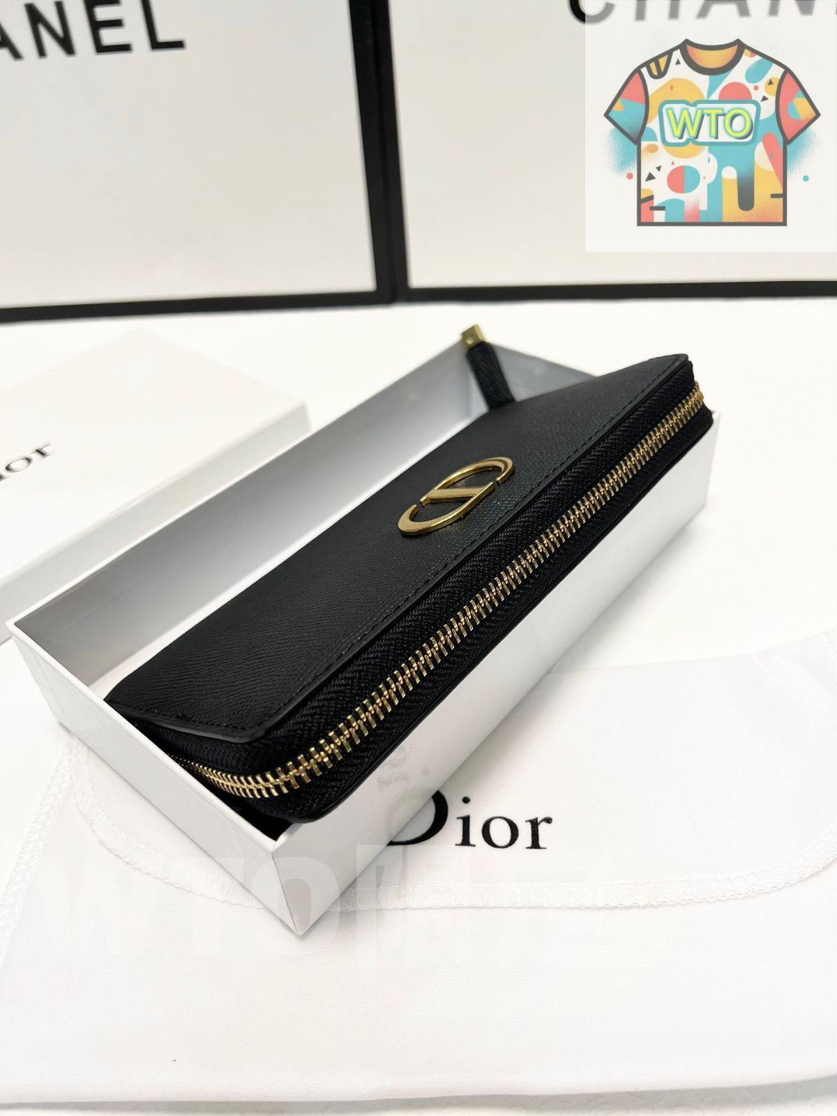 DIOR 爆発のモノジップクラッチ