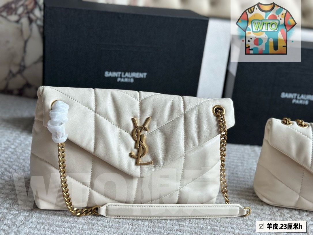  YSL の Loulou Puffer クッションバッグ 大きさ 小ささ トートバッグ バッグ