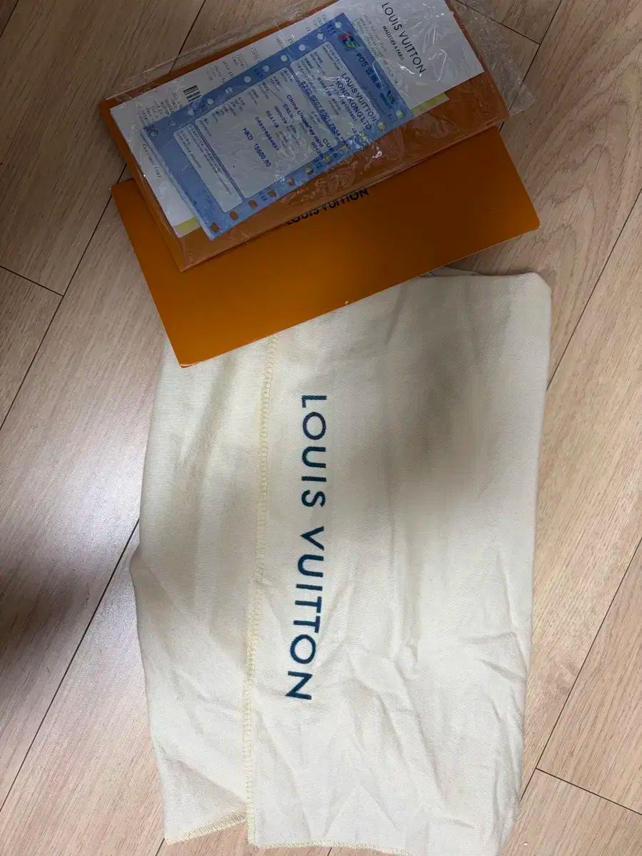 リバーシブル Louis Vuitton ルイヴィトン イースト ウェスト