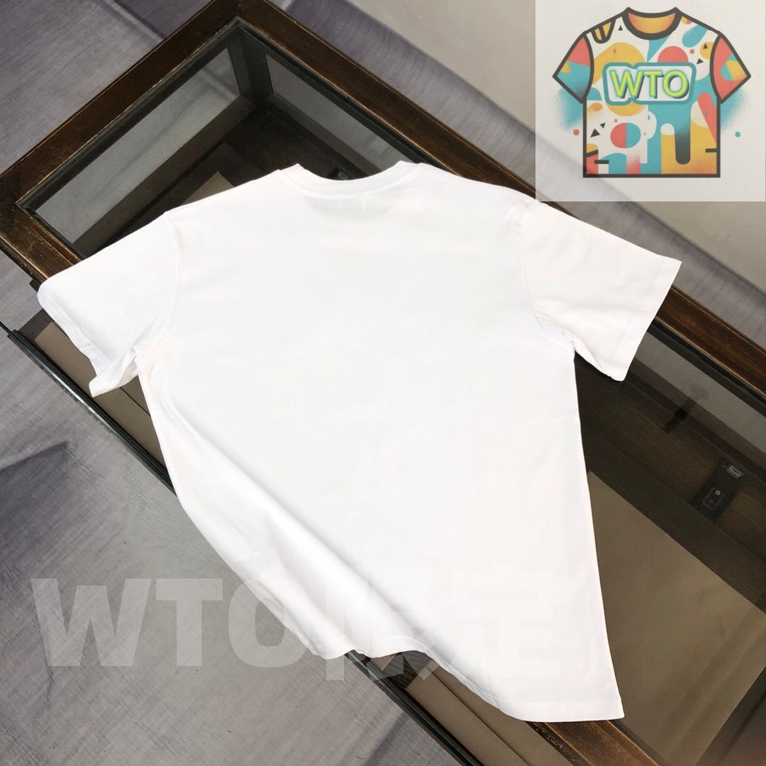 ロゴプリントTシャツ