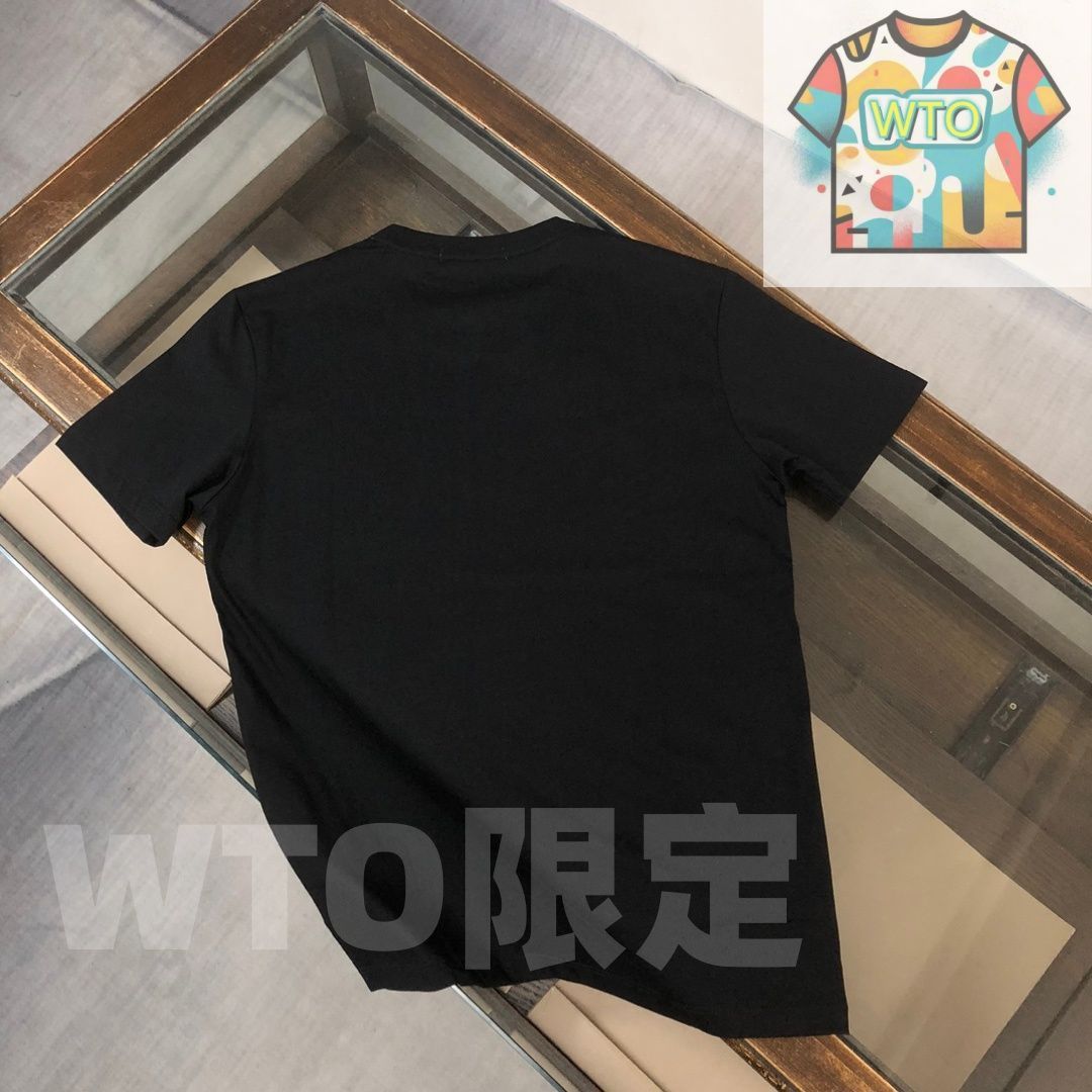 ロゴプリントTシャツ