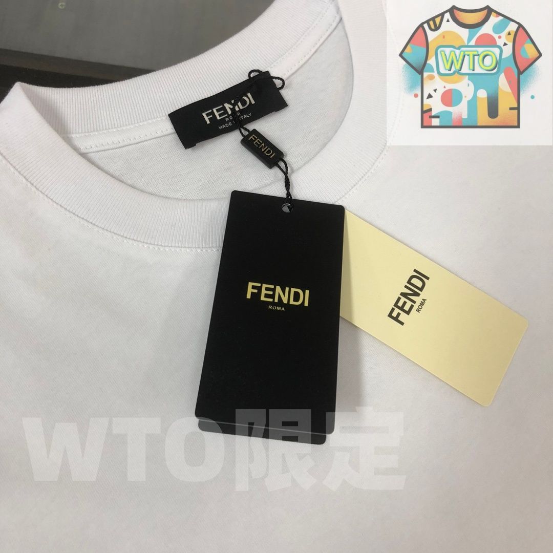 FENDI クルーネックTシャツ