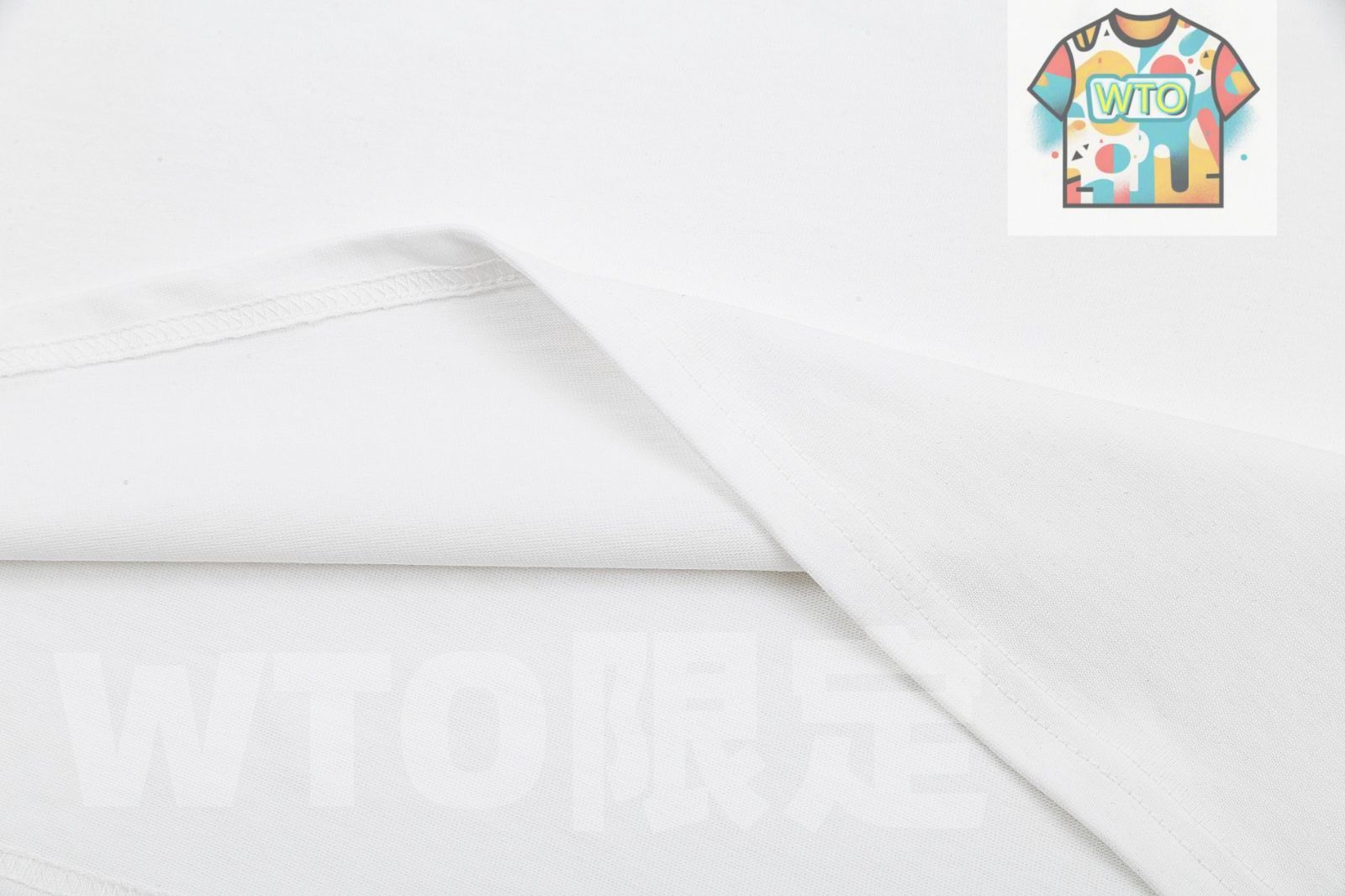 ロゴプリント クルーネックTシャツ