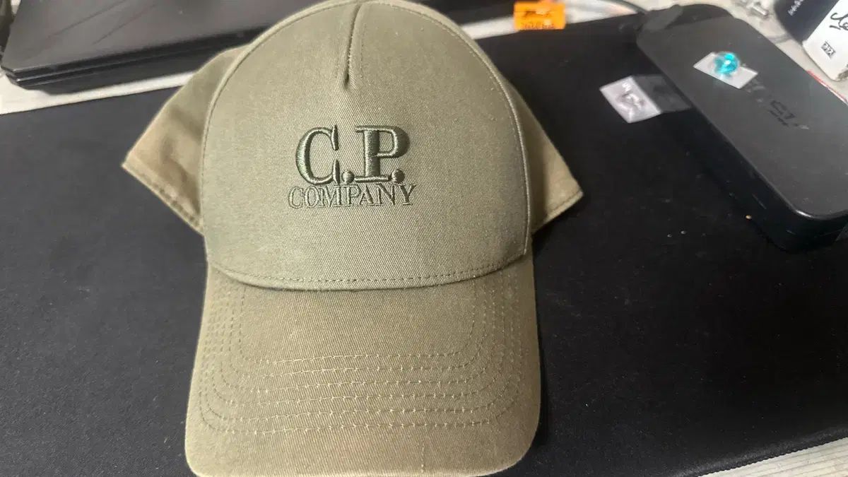 C.P. COMPANY シーピーカンパニー ゴーグル キャップ カーキ色 帽子