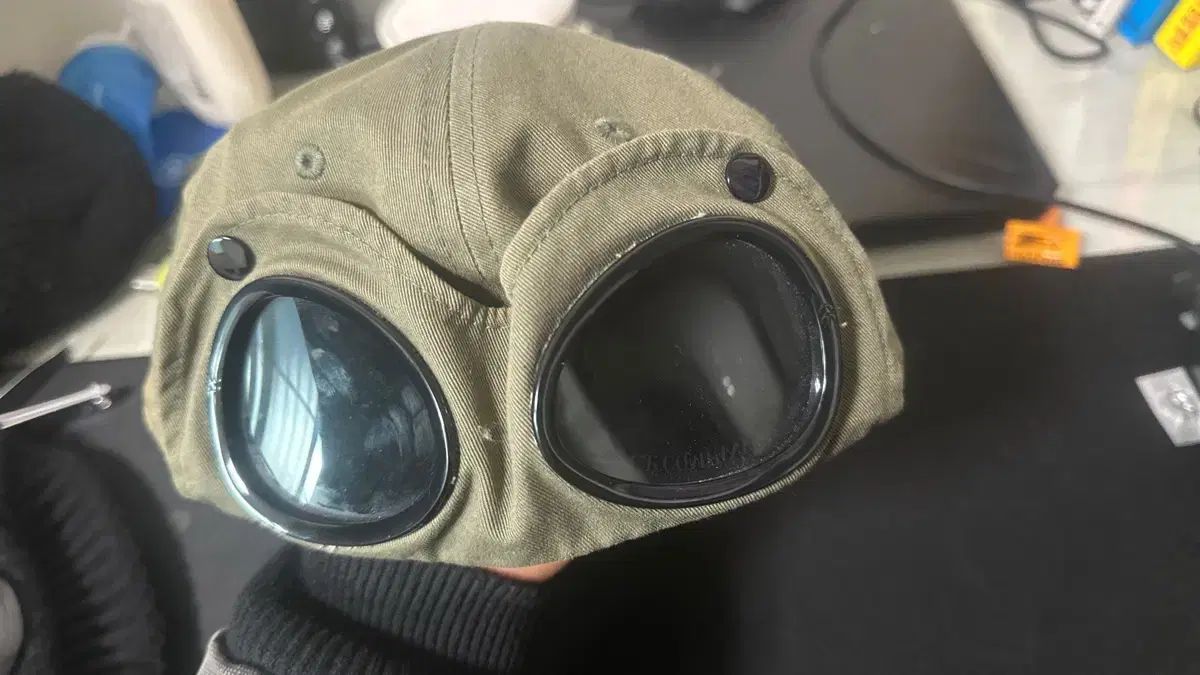 C.P. COMPANY シーピーカンパニー ゴーグル キャップ カーキ色 帽子