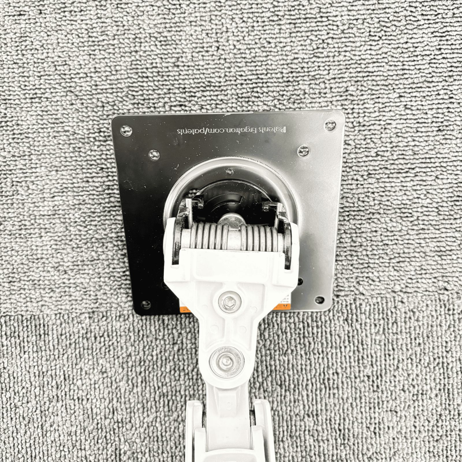 ☆GB013【中古品】 モニターアーム ergotron 45-490-216 Ergotron 45-490-216 LX Desk Mount LCD Monitor Arm