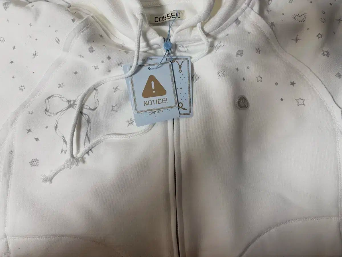 ISSEY MIYAKE トゥインクル フードジップアップ 白