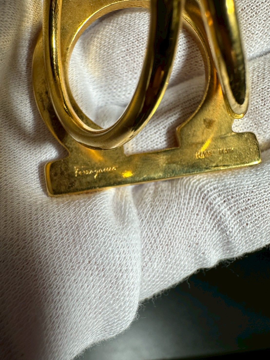 サルヴァトーレフェラガモ スカーフリング