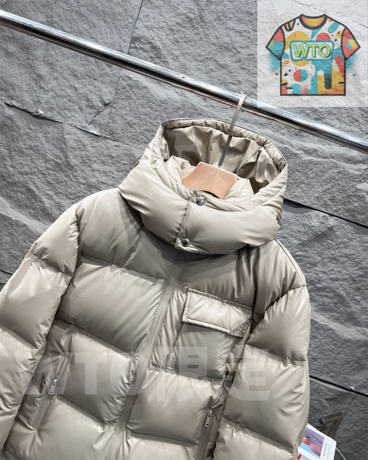 PRADA 男性 ダウンジャケット| |