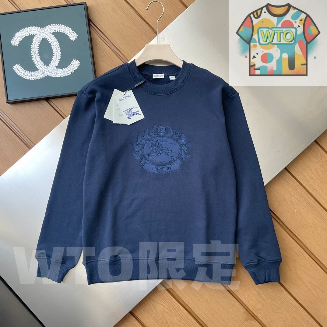 新モデルの BURBERRY バーバリー クラシックな戦馬柄の輸入刺繍入り丸首セーター