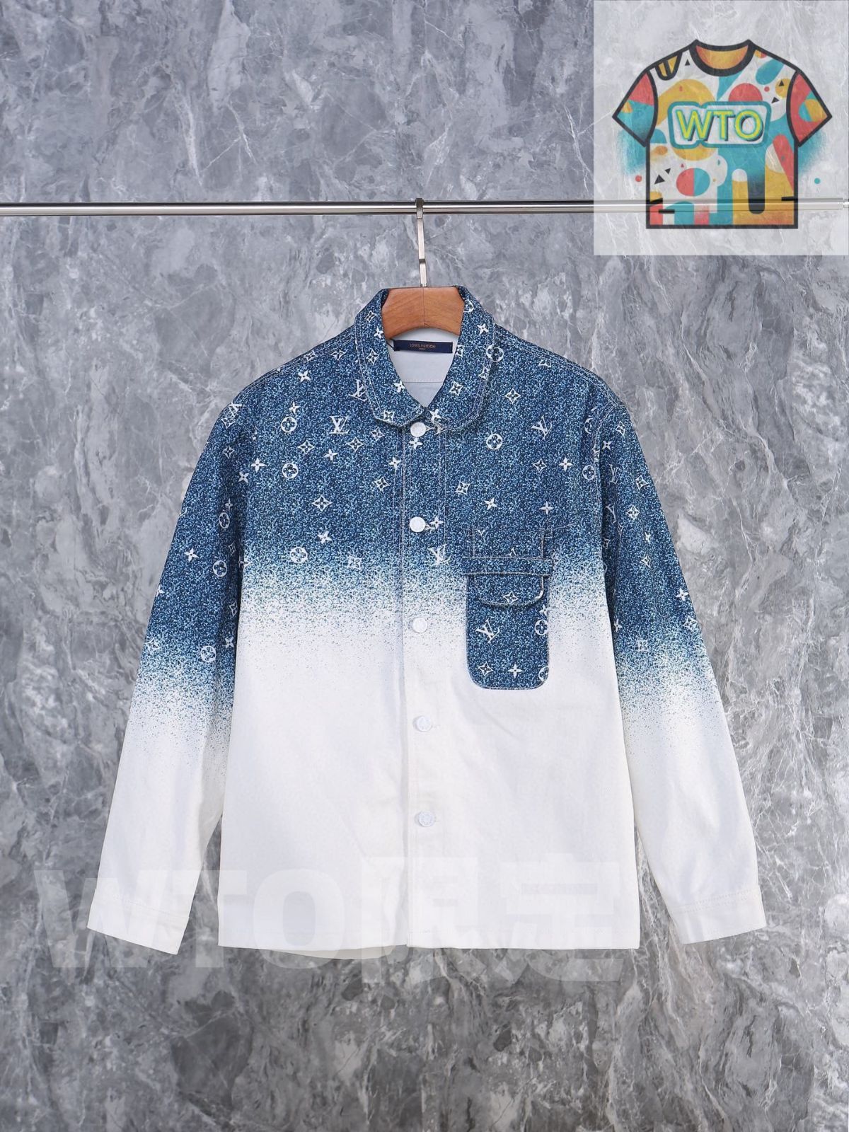 ルイ ヴィトン Louis Vuitton LV の満遍にプリントされた星空グラデーションジーンズジャケット モーラントが着用したものと同じモデルです