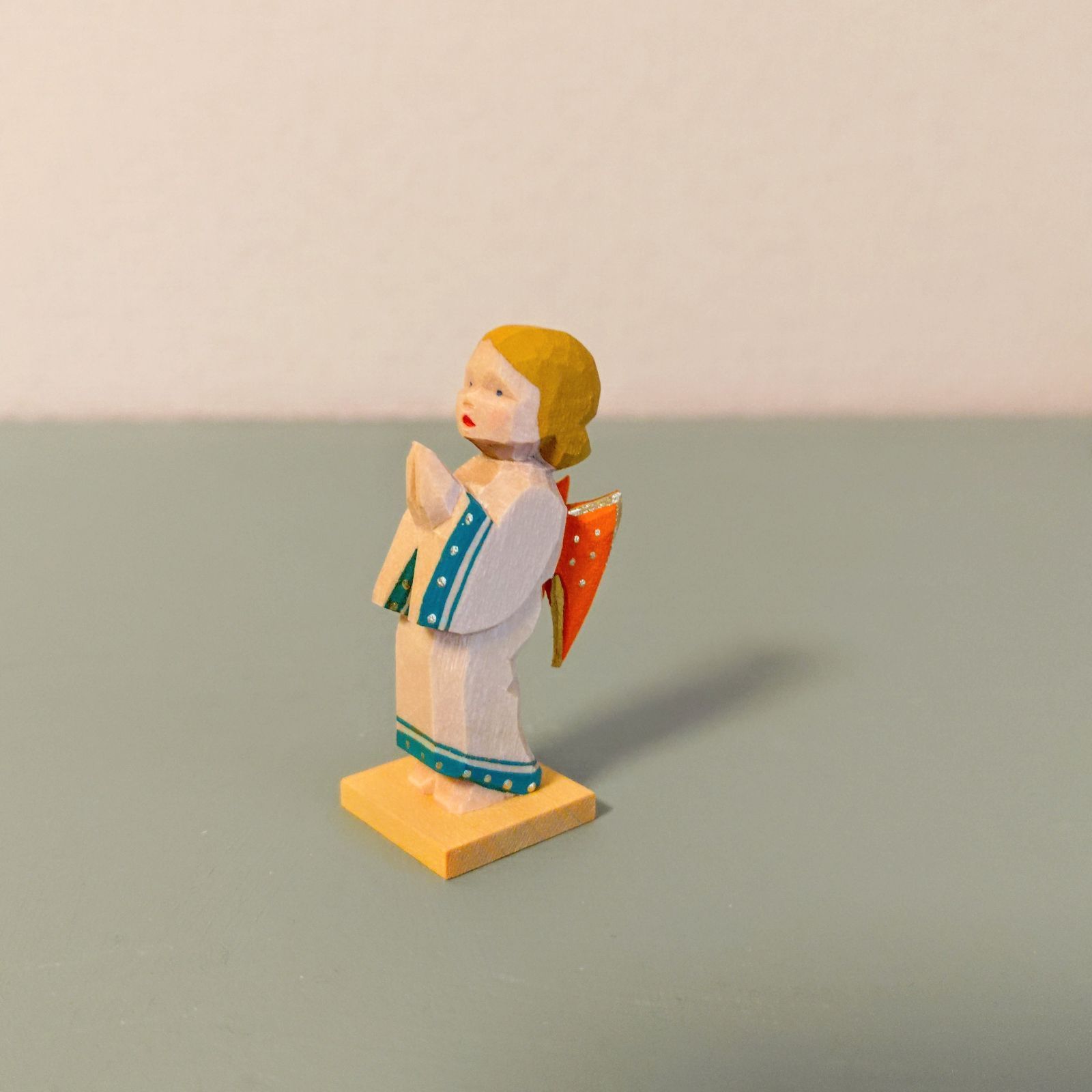 再入荷 お祈りする天使 GR ドイツ工芸品 ヘルビッヒ工房 木彫り ドイツ