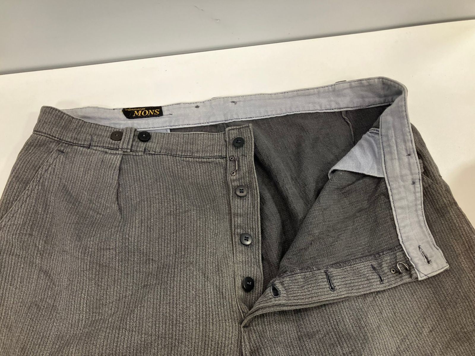 超激安セール 開催中です！ ヴィンテージ 50 s 50年代 EURO ユーロワーク VETEMENTS MONS ピケ ワークパンツ ごま塩 ヘリンボーン メタルフック ボタンフライ ボトムスその他 グレー - 101MB-775
