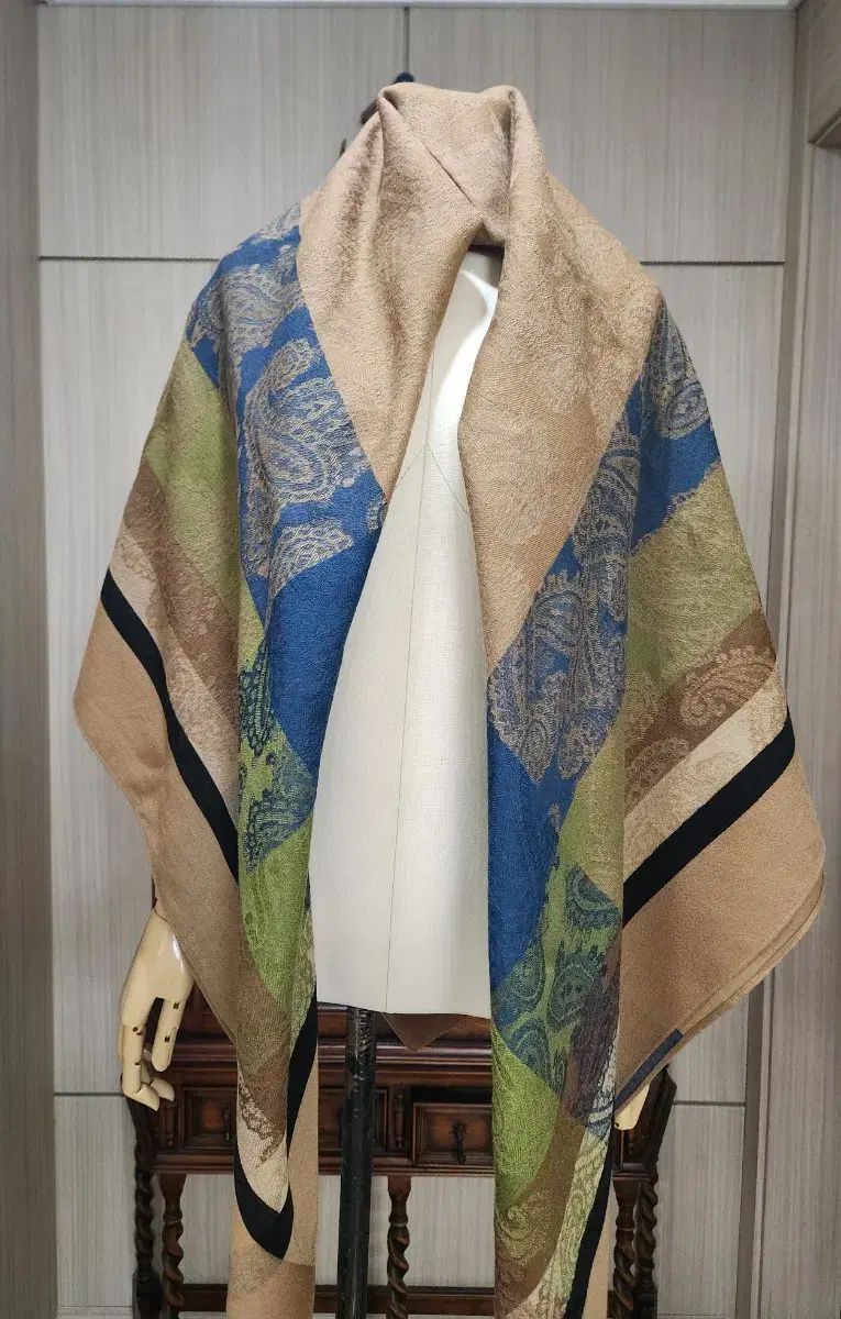 ジバンシィ マルチ ベイズリー ショール