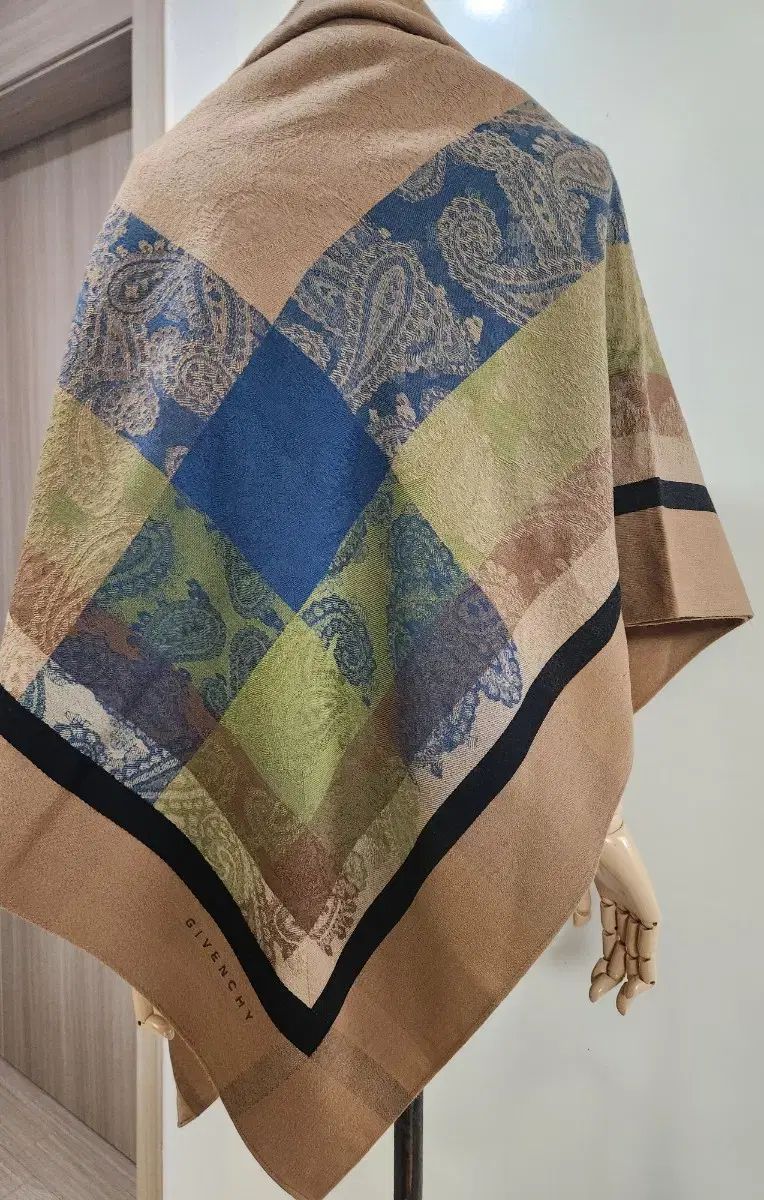 ジバンシィ マルチ