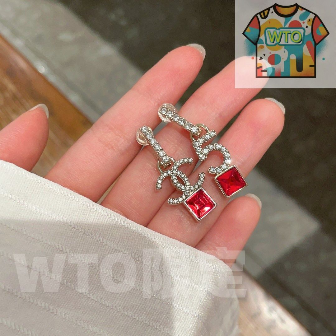 ヴィンテージ アルファベットピアス