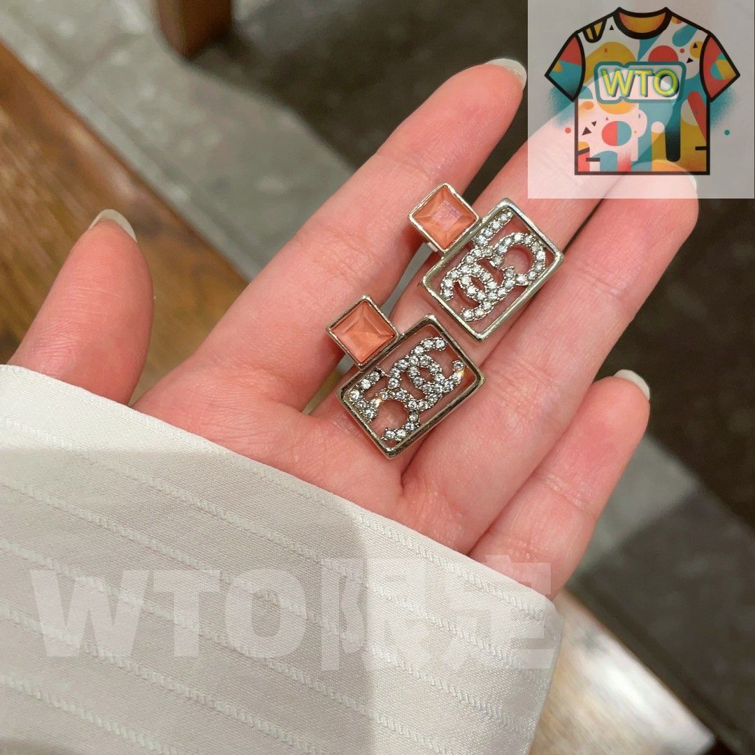 ヴィンテージ アルファベットピアス