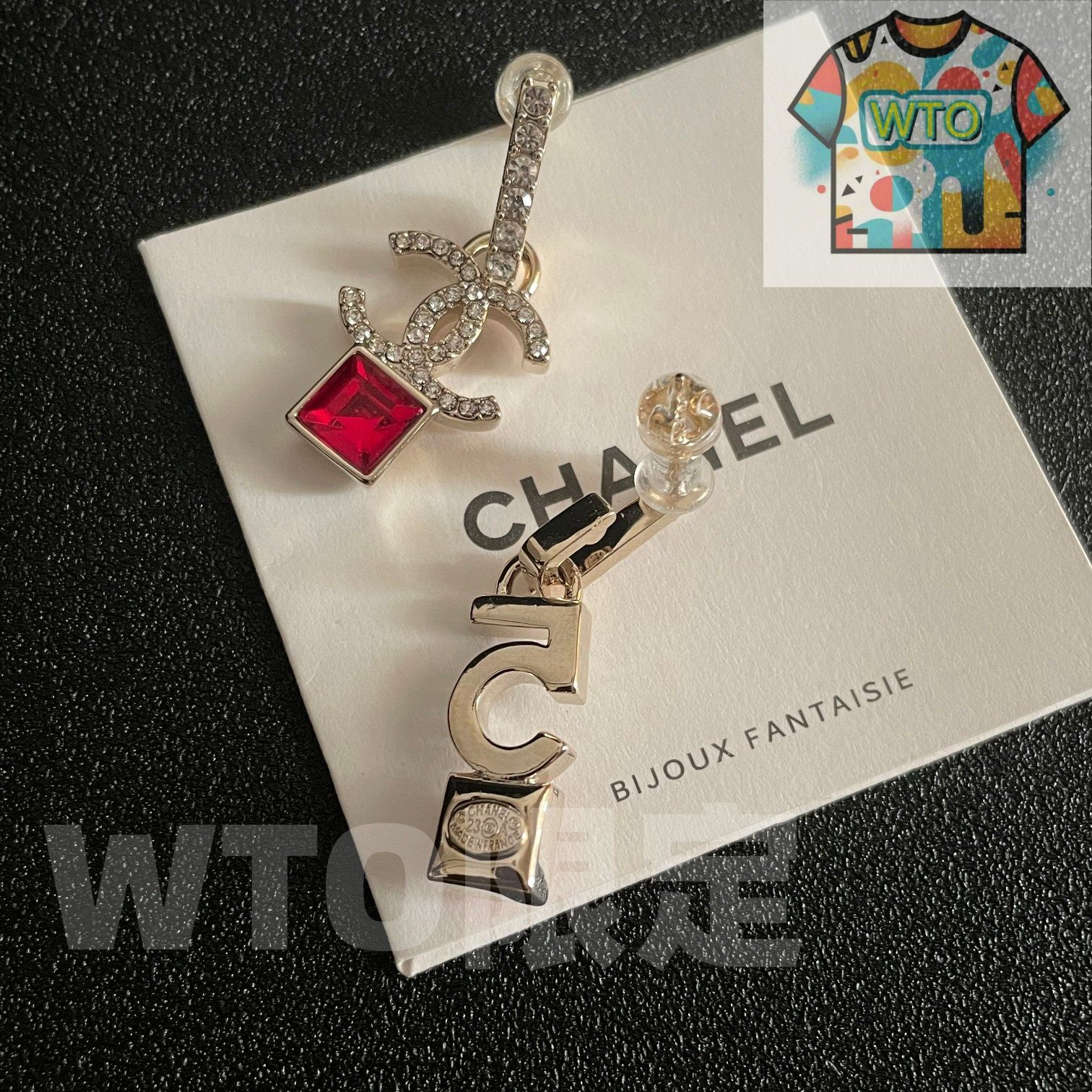 ヴィンテージ アルファベットピアス