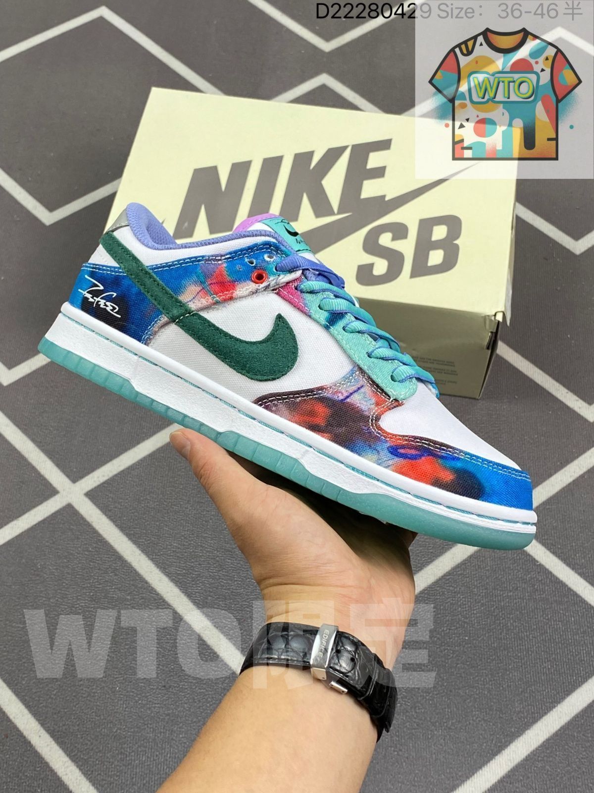 フューチュラ × ナイキ SB ダンク ロー ホワイト アンド ジオードティールHF6061-400