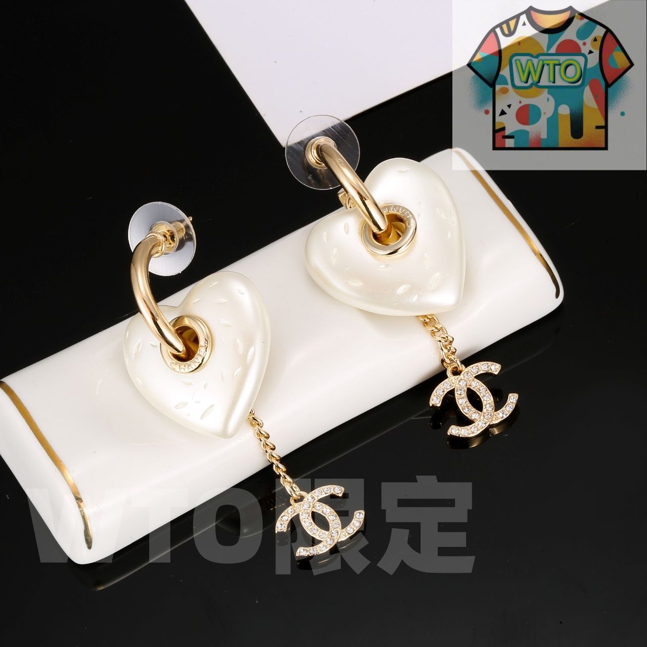 シャネル 浅金色ハート型イヤリング