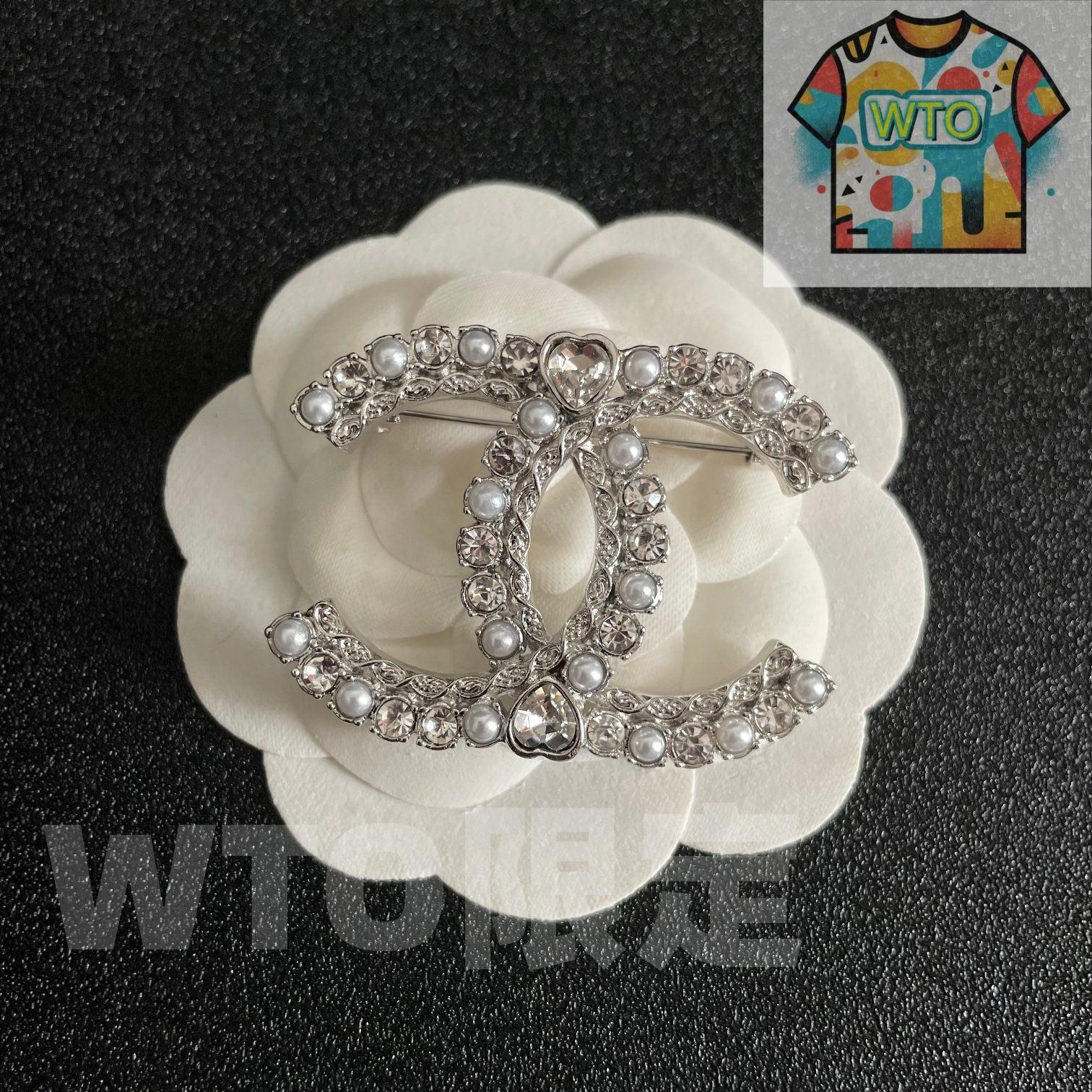 シャネル 専門店新商品と同時期に発売