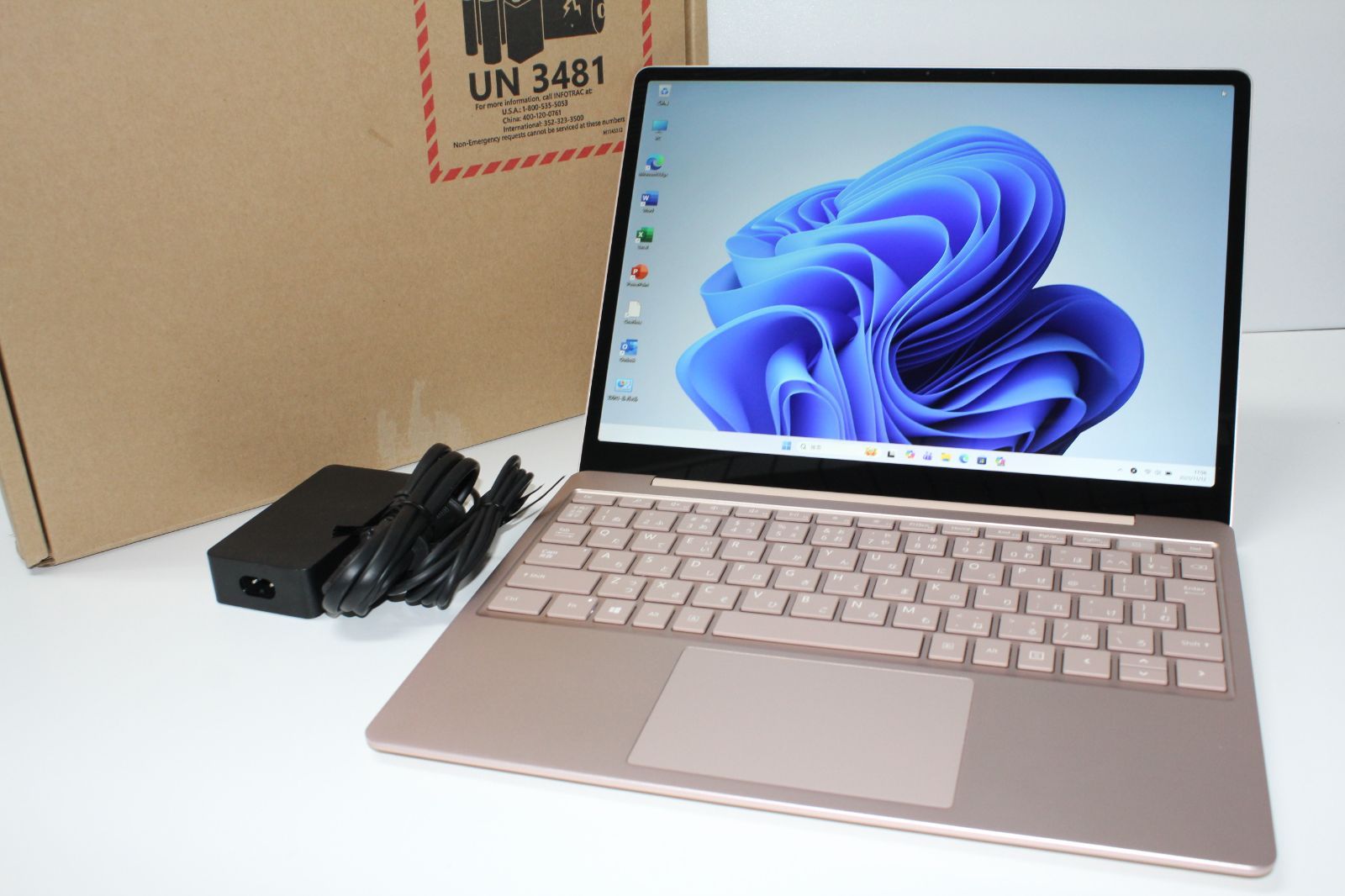 Surface Laptop Go 第1世代 intel Core i5 256GB 8GB ④