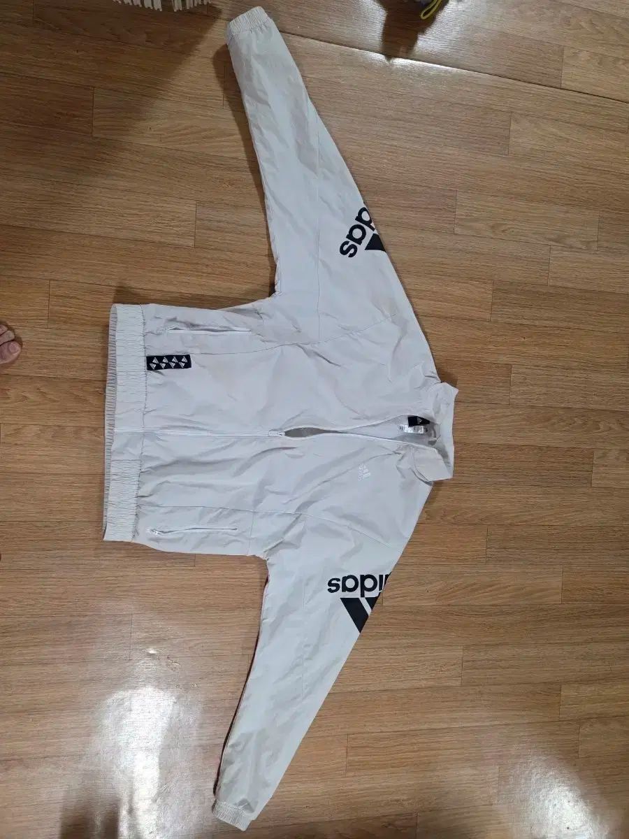 アディダス 白 ウィンドブレーカー S