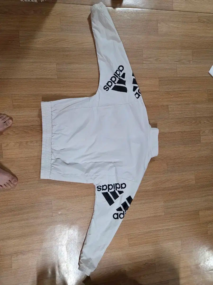 アディダス 白 ウィンドブレーカー S